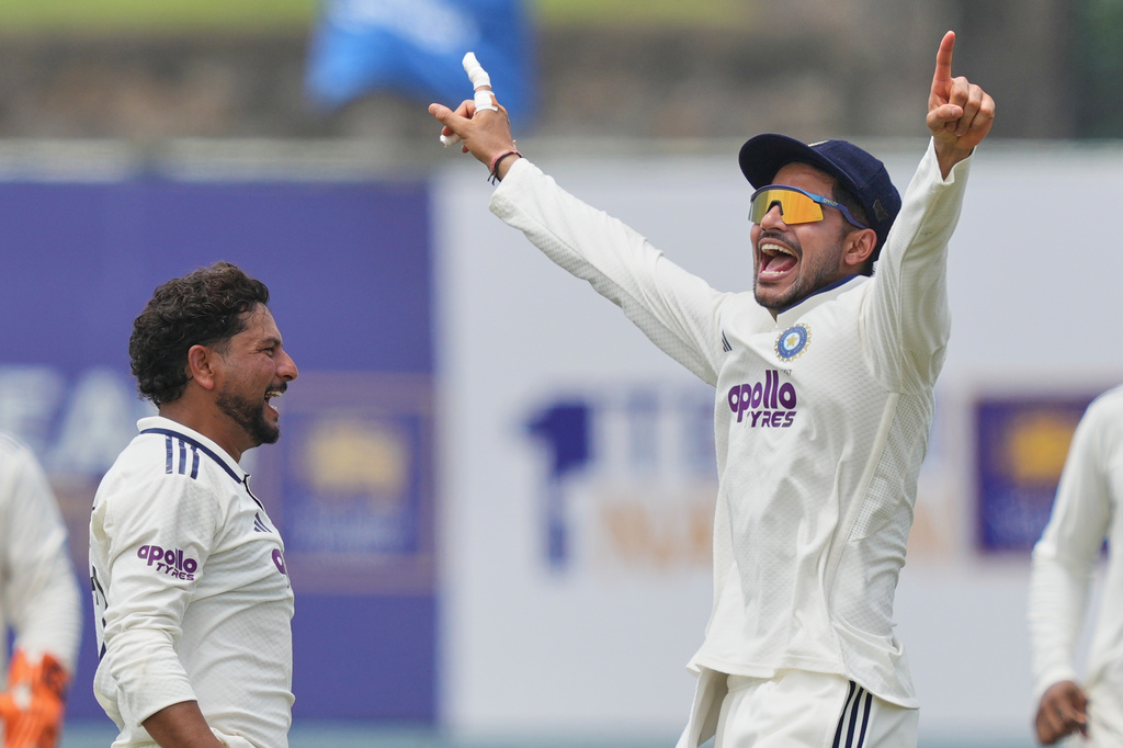 India's captain Shubman Gill celebrates taking a catch to dismiss Sri Lanka's Kamindu Mendis as bowler Kuldeep Yadav, left, watches during the day three of the first cricket test match between Sri Lanka and India In Galle, Sri Lanka, Monday, Aug. 17, 2026. (AP Photo/Eranga Jayawardena)