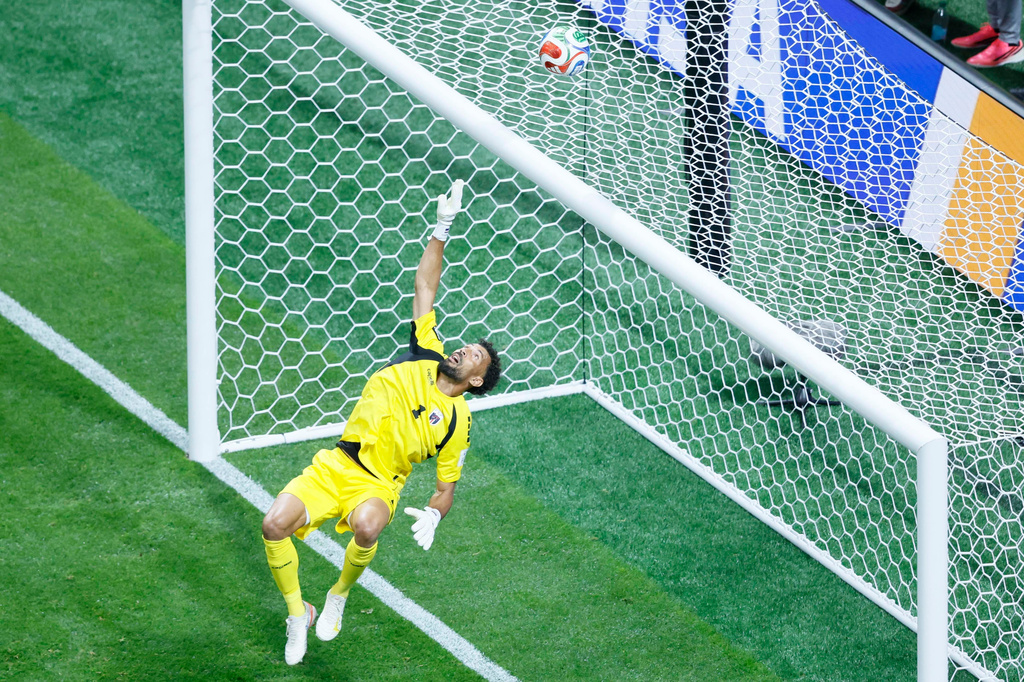 Cape Verde goalkeeper Vozinha (1) makes a save during a World Cup Group H match at Atlanta Stadium (Mercedes-Benz Stadium) on Monday, June 15, 2026. (Miguel Martinez/Atlanta Journal-Constitution via AP)