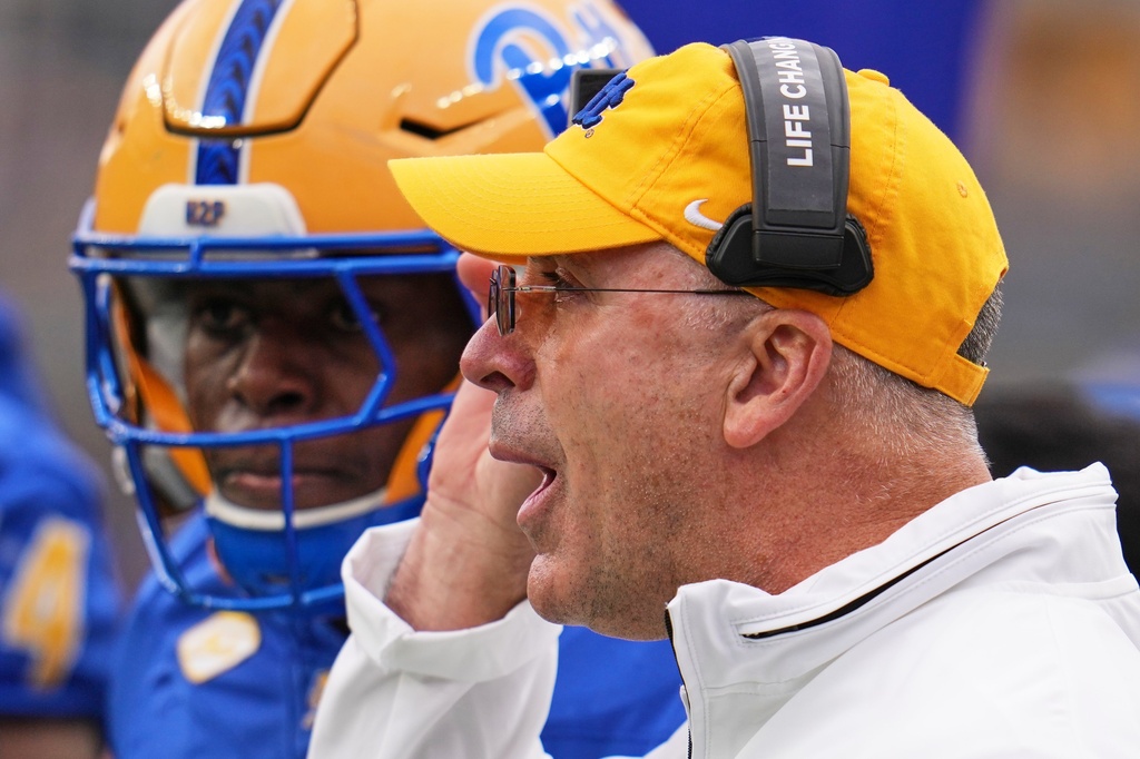 Pittsburgh head coach Pat Narduzzi, right, gives instructions to Pittsburgh defensive lineman Jahsear Whittington on the sideline during the first half of an NCAA college football game against Notre Dame in Pittsburgh, Saturday, Nov. 15, 2025. (AP Photo/Gene J. Puskar)
