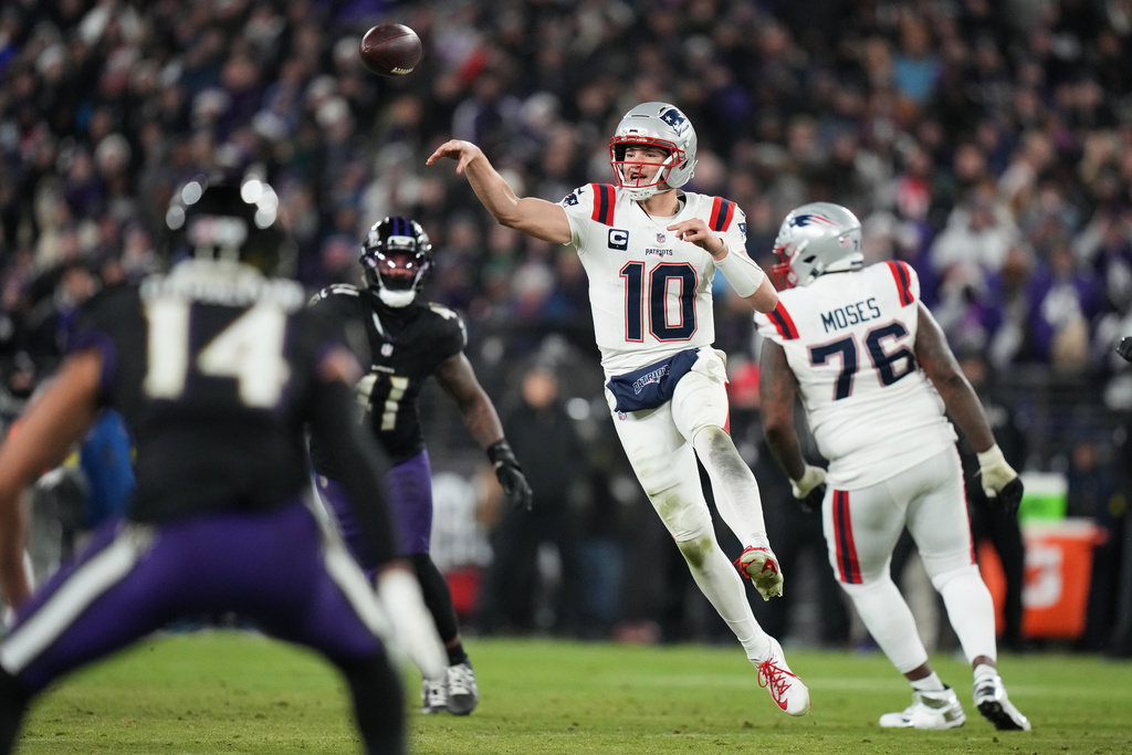 New England Patriots quarterback Drake Maye (10) passes against the Baltimore Ravens during the second half of an NFL football game, Sunday, Dec. 21, 2025, in Baltimore. (AP Photo/Stephanie Scarbrough)
