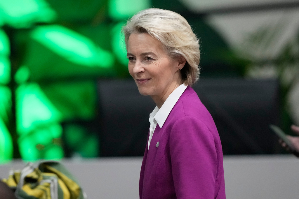 European Commission President Ursula von der Leyen arrives for a plenary session at the COP30 U.N. Climate Summit, in Belem, Brazil, Thursday, Nov. 6, 2025. (AP Photo/Eraldo Peres)