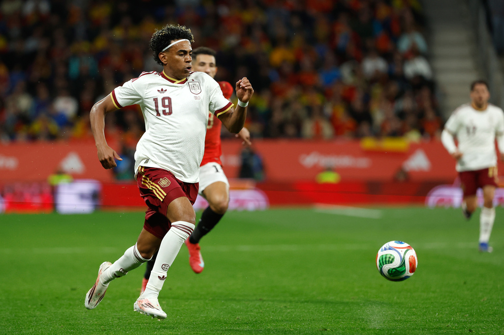 Spain's Lamine Yamal controls the ball during the international friendly soccer match between Spain and Egypt in Barcelona, Spain, Tuesday, March 31, 2026. (AP Photo/Joan Monfort)