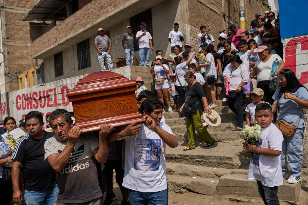 Relatives and friends carry the coffin of Gian Marco Garcia, who was killed by a hitman in El Porvenir, a district of Trujillo, Peru, Monday, May 25, 2026.(AP Photo/Rodrigo Abd)
