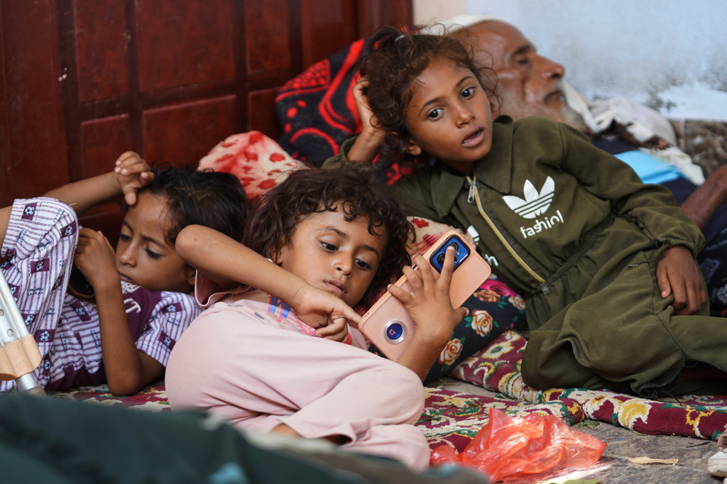 Displaced Yemenis rest at a temporary shelter in the Dar Saad district of Aden, Yemen, Saturday, Sept. 12, 2026, after fleeing Houthi attacks in the western coastal cities of al-Khokha and Mokha. (AP Photo/Abdulnasser Alseddik)