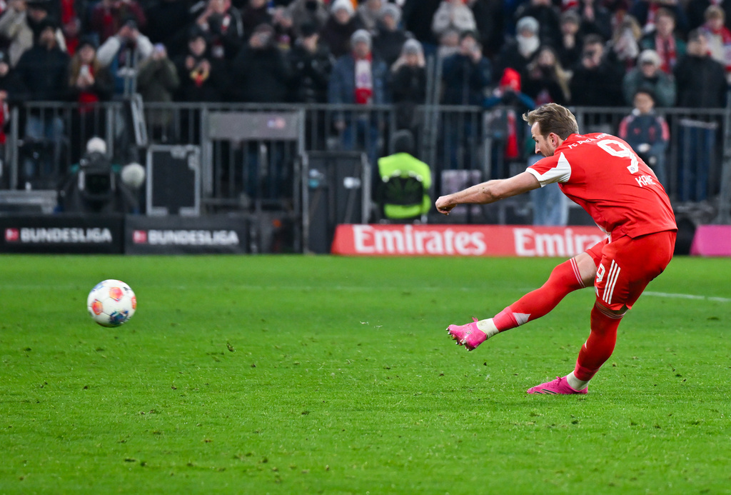 Munich's Harry Kane scores his side's second goal during the German Bundesliga soccer match between FC Bayern Munich and FSV Mainz 05 in Munich, Germany, Sunday, Dec. 14, 2025. (Sven Hoppe/dpa via AP)