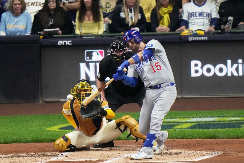 Chicago Cubs' Carson Kelly hits a single during the second inning of Game 5 of baseball's National League Division Series against the Milwaukee Brewers Saturday, Oct. 11, 2025, in Milwaukee. (AP Photo/Morry Gash)