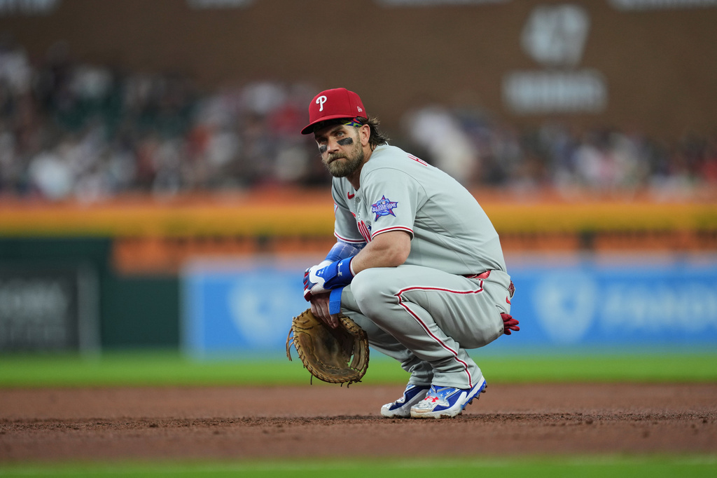 Philadelphia Phillies first baseman Bryce Harper plays against the Detroit Tigers during the third inning Friday, July 10, 2026, in Detroit. (AP Photo/Paul Sancya)