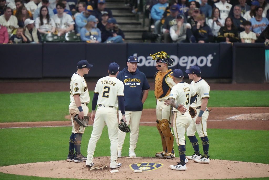 Milwaukee Brewers manager Pat Murphy talks to his players durung a pitching change in the eighth inning of Game 2 of baseball's National League Championship Series against the Los Angeles Dodgers Tuesday, Oct. 14, 2025, in Milwaukee. (AP Photo/Morry Gash)