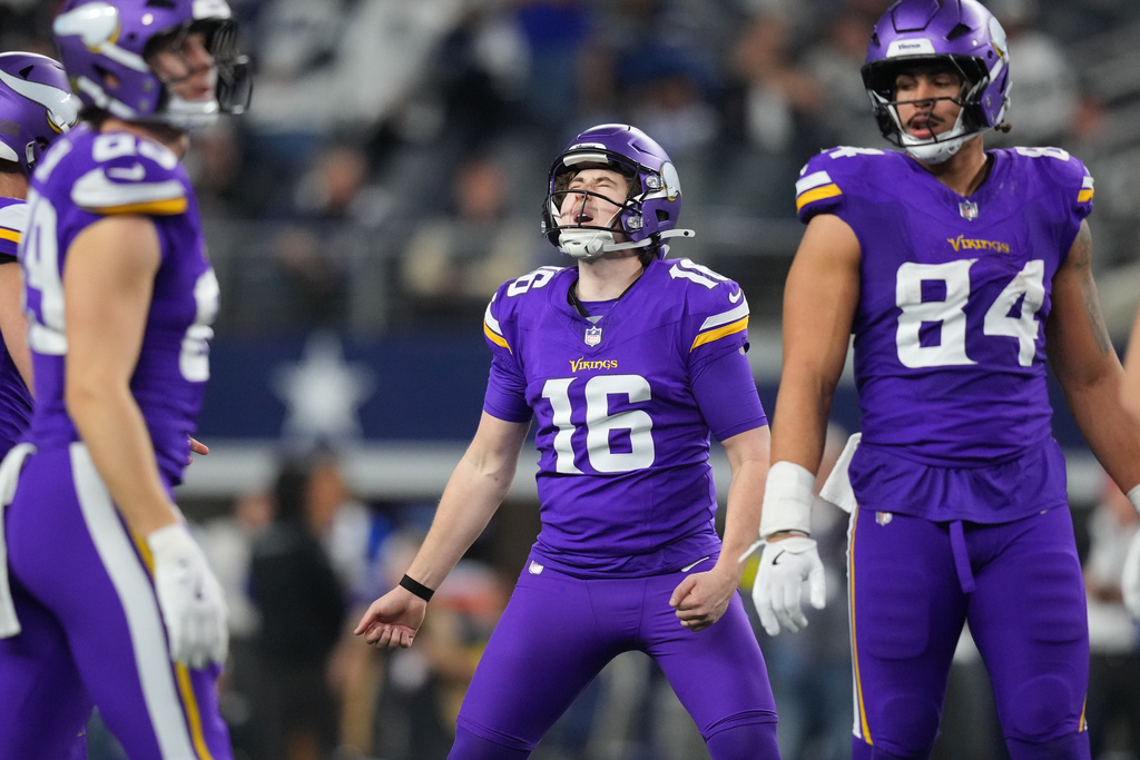 Minnesota Vikings place kicker Will Reichard (16) celebrates after making a field goal during the second half of an NFL football game against the Dallas Cowboys Sunday, Dec. 14, 2025, in Arlington, Texas. (AP Photo/Julio Cortez)