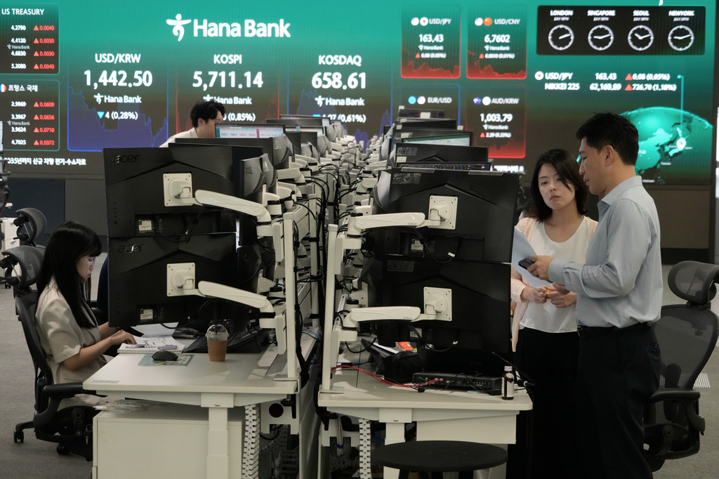 Currency traders work at the foreign exchange dealing room of the Hana Bank headquarters in Seoul, South Korea, Thursday, July 30, 2026. (AP Photo/Ahn Young-joon)