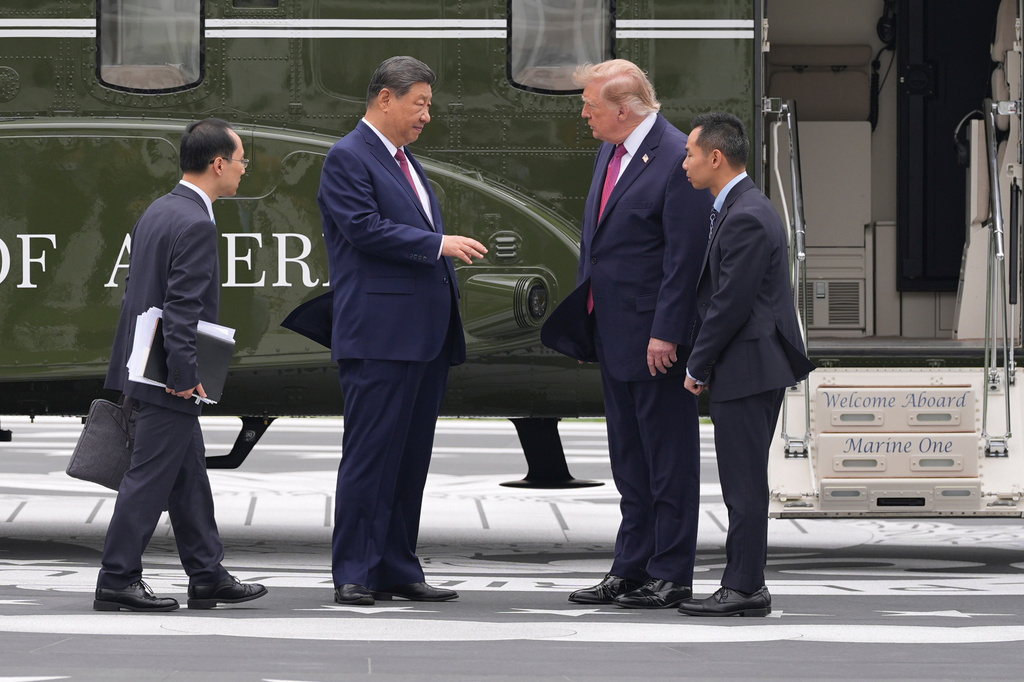 President Donald Trump, center right, speaks with China's President Xi Jinping, center left, as they stand on the new helipad next to a presidential helicopter during a tour of the South Lawn of the White House, Thursday, Sept. 24, 2026, in Washington. (AP Photo/Alex Brandon)