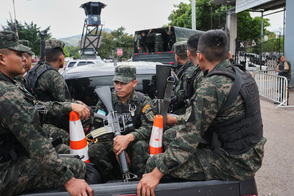 Soldiers transport ballots to an electoral facility in Tegucigalpa, Honduras, Monday, Dec. 1, 2025. (AP Photo/Moises Castillo)