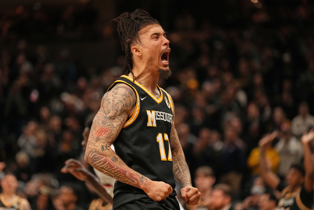 Missouri's Jayden Stone celebrates after making a basket during the second half of an NCAA college basketball game against Auburn Wednesday, Jan. 14, 2026, in Columbia, Mo. (AP Photo/Jeff Roberson)