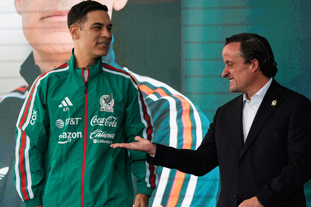 Mexican Soccer Federation's Mikel Arriola, right, and the new national soccer team head coach Rafael Marquez pose for a photo during a news conference in Mexico City, Thursday, Sept. 10, 2026. (AP Photo/Fernando Llano)
