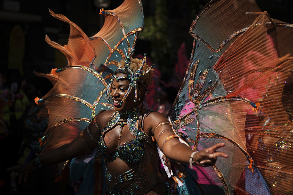 Revellers take part in the parade during the Notting Hill Carnival in London, Monday, Aug. 25, 2025, Europe's biggest street party and one of the largest carnivals in the world.(AP Photo/Alberto Pezzali)