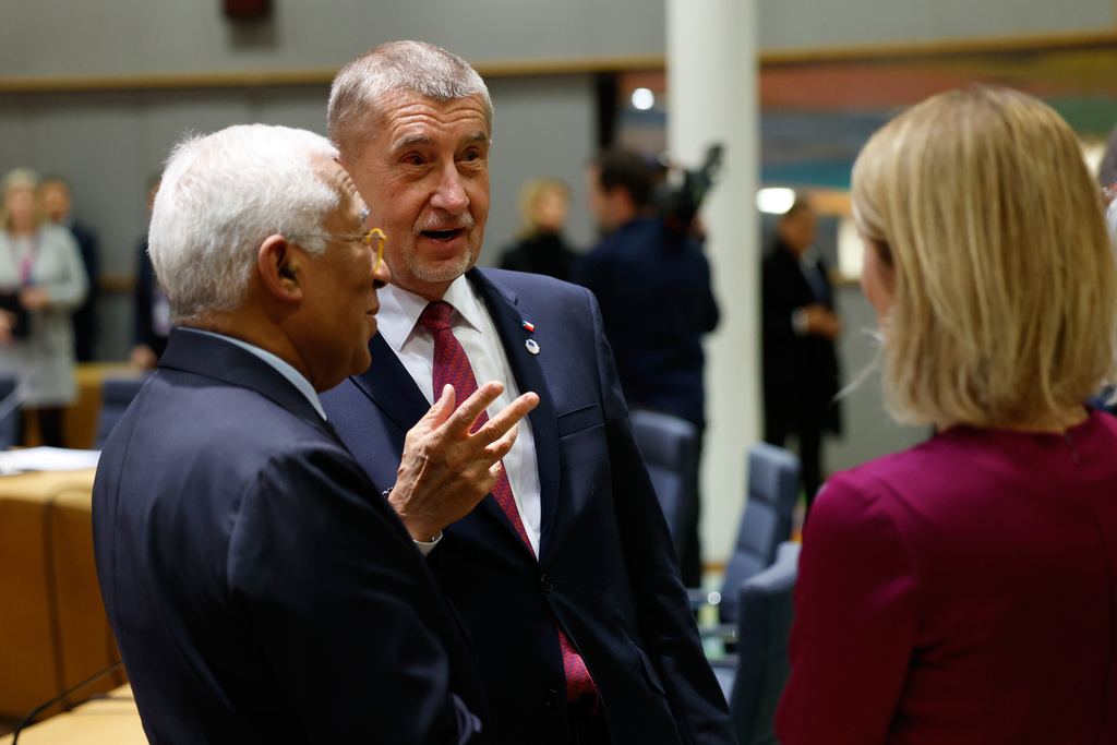 From left, European Council President Antonio Costa, Czech Republic's Prime Minister Andrej Babis and European Union foreign policy chief Kaja Kallas speak during a round table meeting at the EU summit in Brussels, Thursday, Jan. 22, 2026. (AP Photo/Geert Vanden Wijngaert)