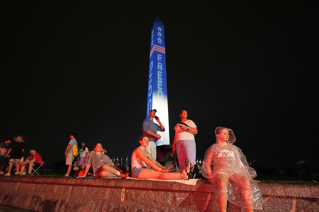 People arrive after severe weather caused a delay in the Salute to America, an Independence Day event honoring the nation's 250th anniversary, Saturday, July 4, 2026, on the National Mall in Washington. (AP Photo/Julia Demaree Nikhinson)