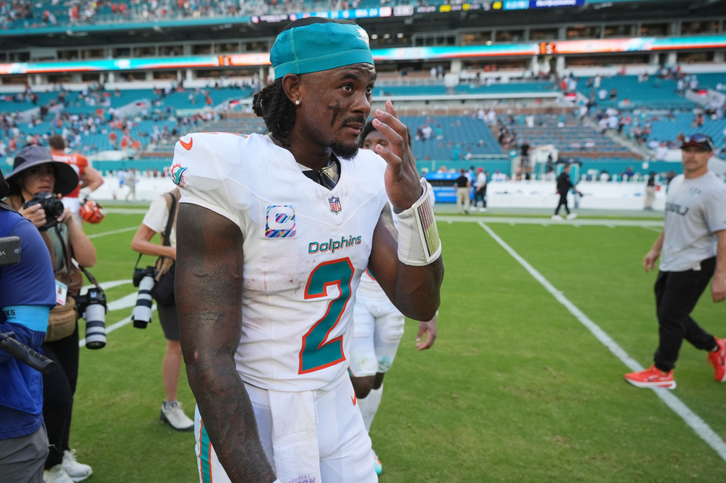 Miami Dolphins quarterback Malik Willis (2) leaves the field after an NFL football game against the Cincinnati Bengals in Miami Gardens, Fla., Sunday, Oct. 11, 2026. (AP Photo/Rebecca Blackwell)