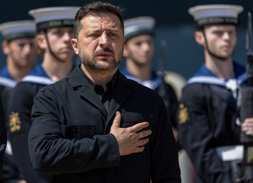 Ukraine's President Volodymyr Zelenskyy visits HM Naval Base in Portsmouth, England, with Britain's Prime Minister Andy Burnham, Monday July 27, 2026. (Simon Jones/Pool Photo via AP)