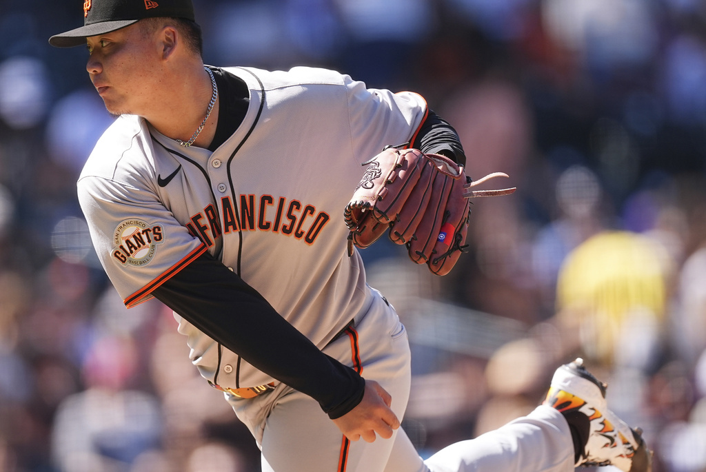 San Francisco Giants starting pitcher Kai-Wei Teng works against the Colorado Rockies in the second inning of a baseball game Monday, Sept. 1, 2025, in Denver. (AP Photo/David Zalubowski)