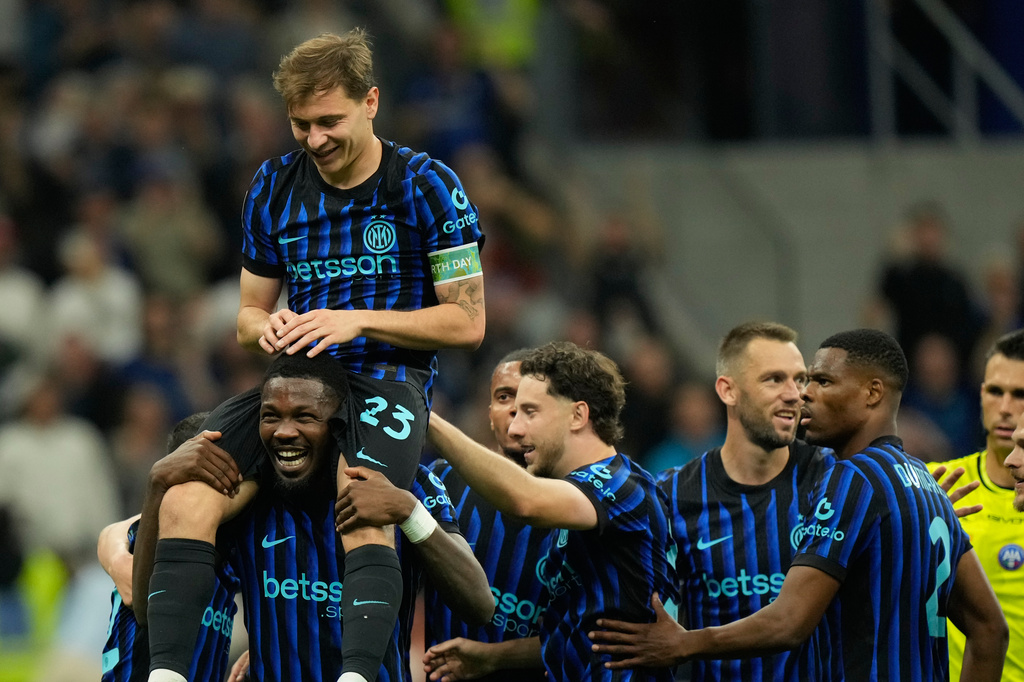 Inter Milan's Nicolo Barella, on Marcus Thuram shoulders, celebrates after scoring his side's 2nd goal during the Serie A soccer match between Inter Milan and Cagliari in Milan, Italy, Friday, April 17, 2026. (AP Photo/Luca Bruno)