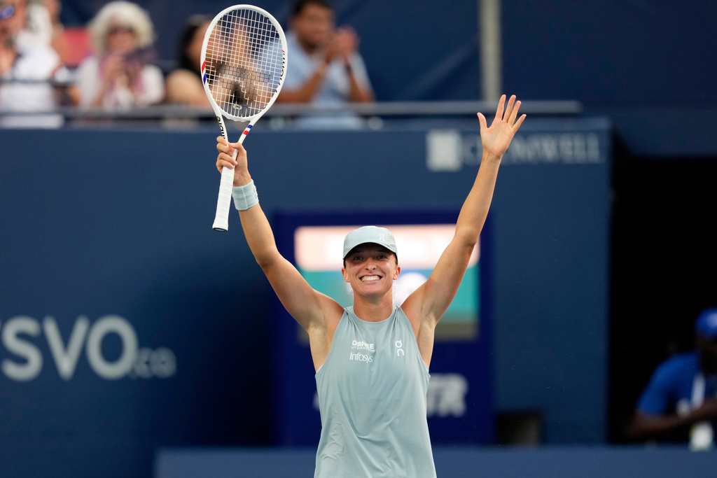 Poland's Iga Swiatek celebrates after defeating Kazakhstan's Elena Rybakina in a National Bank Open final tennis match, in Toronto, Thursday, Aug. 13, 2026. (Chris Young/The Canadian Press via AP)