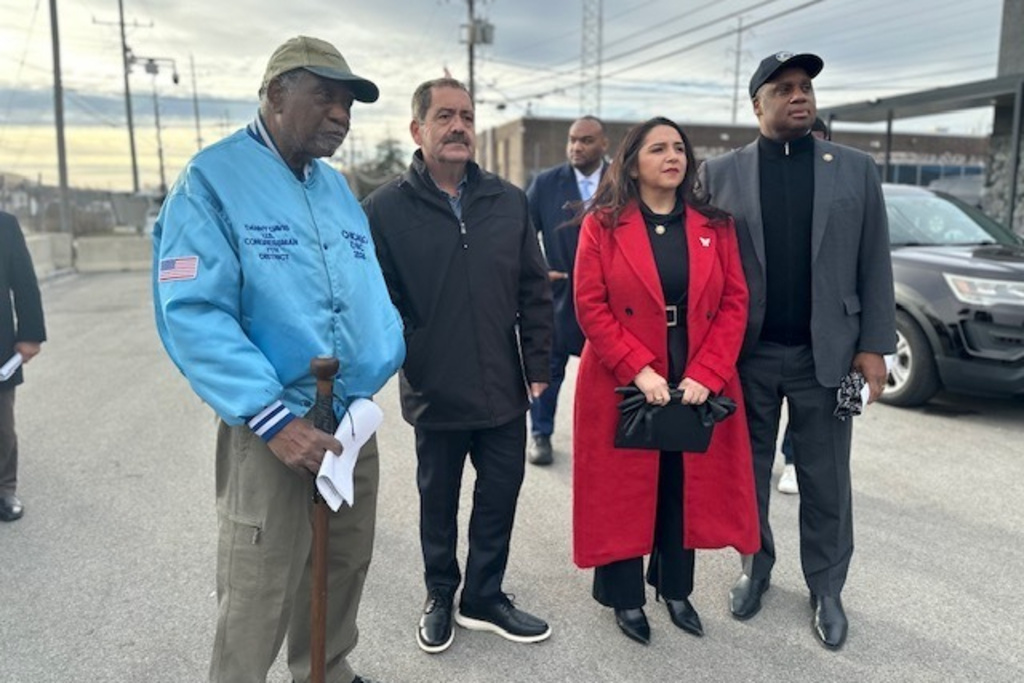 Four Illinois members of Congress left to right; Rep. Danny Davis, D-Ill., Jesus Garcia, D-Ill., Rep. Delia Ramirez, D-Ill., Rep. Jonathan Jackson, D-Ill., prepare to enter the U.S. Immigration and Customs Enforcement processing center Monday, Dec. 22, 2025, in Broadview, Ill. (AP Photo/Sophia Tareen)