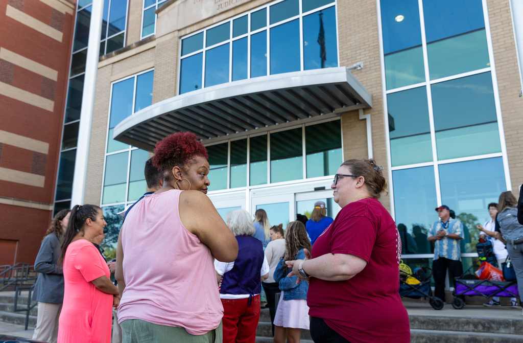 Visitors wait in line outside the Lexington County Courthouse before a pre-trial hearing for Alex Murdaugh in Lexington, S.C., Monday, June 29, 2026. (AP Photo/Sam Wolfe)