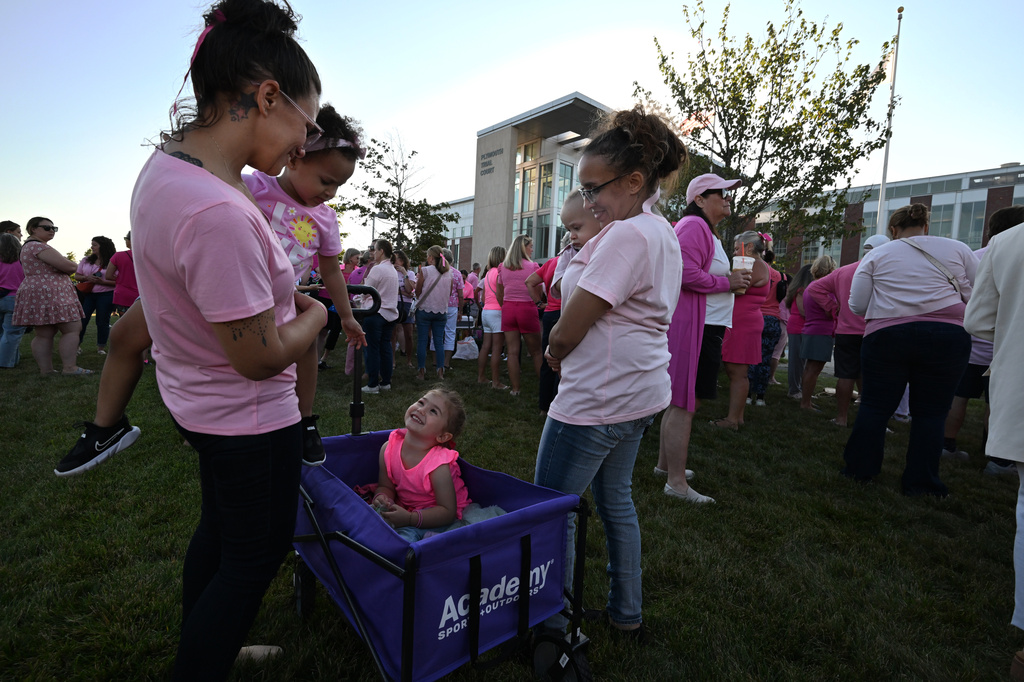 From left, Mandie Reibold, and Michelle Martinez, both of York, Pa., and their children, gather at a demonstration of fellow supporters of Lindsay Clancy outside Plymouth Superior Court, where Clancy is on trial in connection with the deaths of her three children, Thursday, Aug. 20, 2026, in Plymouth, Mass. (AP Photo/Josh Reynolds )