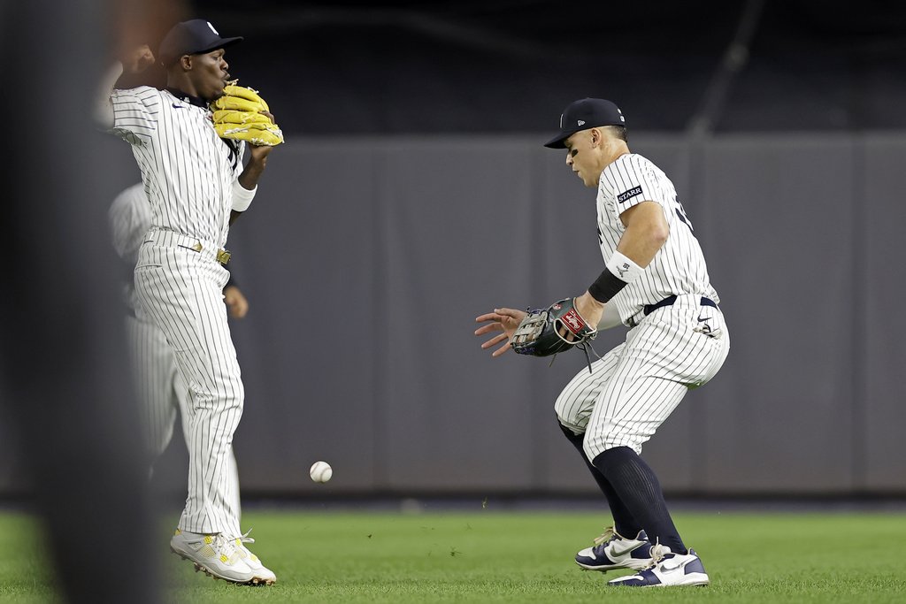 New York Yankees outfielder Aaron Judge, right and Jazz Chisholm Jr. watch a single hit by Toronto Blue Jays' Bo Bichette fall between them during the fifth inning of a baseball game Friday, Sept. 5, 2025, in New York. (AP Photo/Adam Hunger)