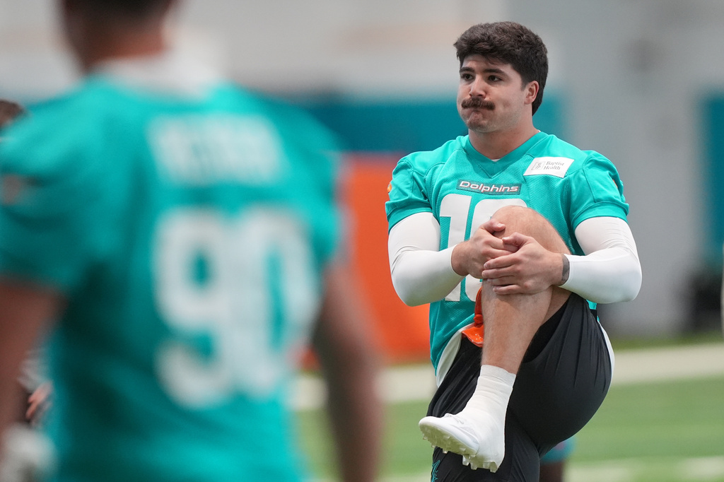 Jacob Rodriguez aims to follow Zach Thomas's legacy with the Miami Dolphins  - Daily Independent