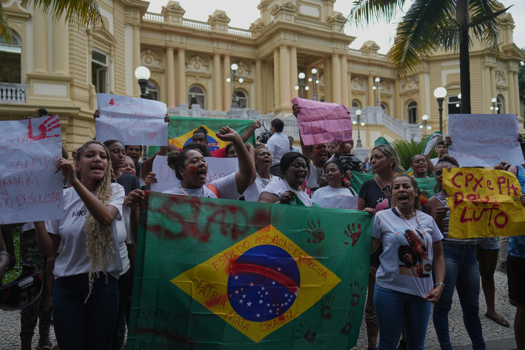 Penha favela residents protest in front of the Guanabara Palace against a deadly police operation on alleged drug traffickers of the Comando Vermelho gang, in Rio de Janeiro, Wednesday, Oct. 29, 2025. (AP Photo/Silvia Izquierdo)