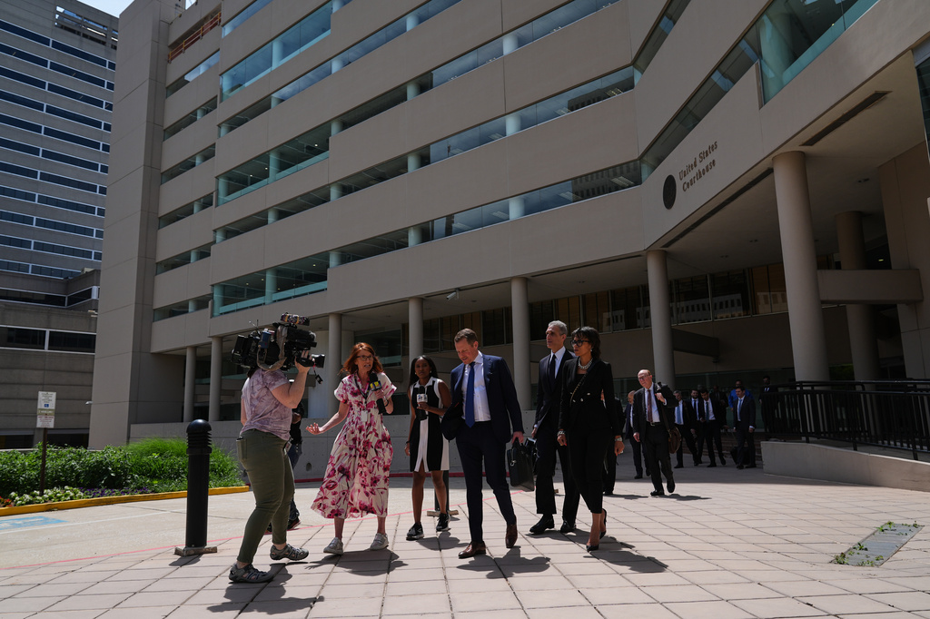 Reporters follow attorneys as they leave the Edward A. Garmatz United States District Courthouse after a judge postponed a civil trial over the 2024 deadly collapse of the Francis Scott Key Bridge, Monday, June 1, 2026, in Baltimore. (AP Photo/Stephanie Scarbrough)