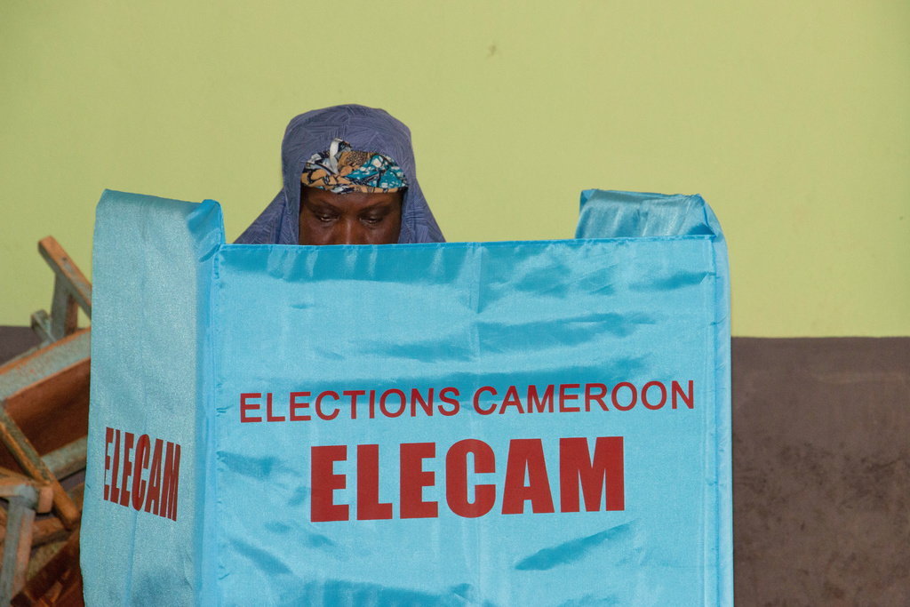 A woman casts her ballot at a polling station during the presidential election in Garoua, Cameroon, Sunday, Oct. 12, 2025(AP Photo/ Welba Yamo Pascal)