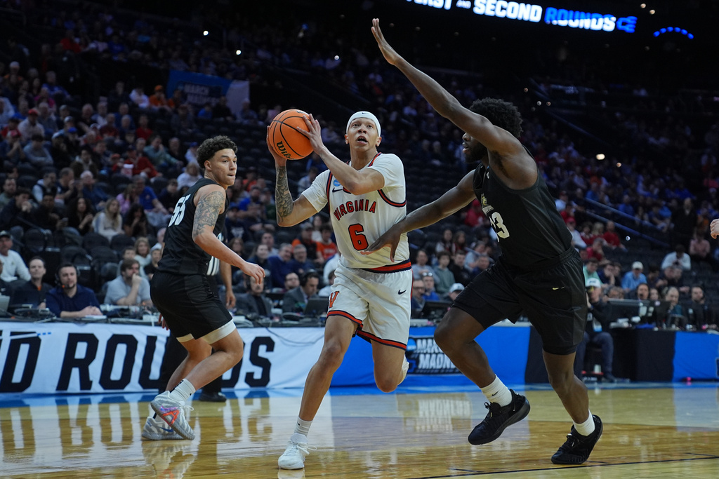 Virginia's Jacari White (6) goes up to shoot against Wright State's Michael Imariagbe during the first half in the first round of the NCAA college basketball tournament, Friday, March 20, 2026, in Philadelphia. (AP Photo/Matt Rourke)