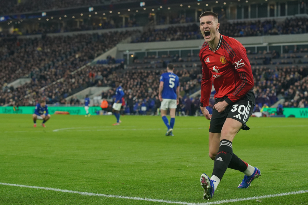 Manchester United's Benjamin Sesko celebrates after scoring during the Premier League soccer match between Manchester United and Everton in Liverpool, England, Monday, Feb. 23, 2026. (AP Photo/Ian Hodgson)