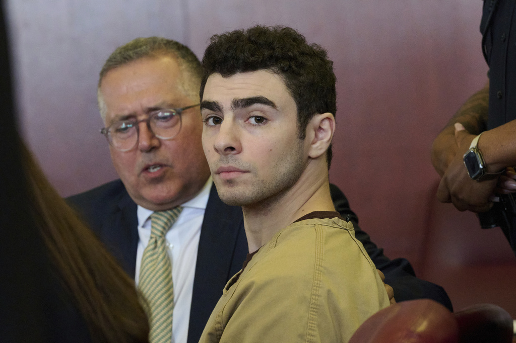 Luigi Mangione, accused of fatally shooting UnitedHealthcare CEO Brian Thompson, appears in Manhattan state court in New York, Tuesday, Sept. 16, 2025. (Curtis Means/Pool Photo via AP)