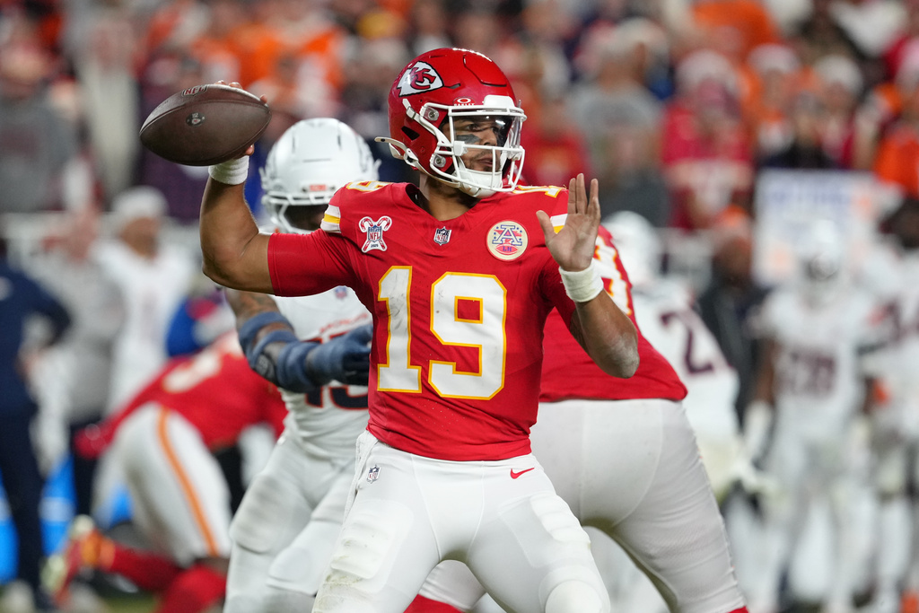 Kansas City Chiefs quarterback Chris Oladokun throws a pass against the Denver Broncos during the second half of an NFL football game Thursday, Dec. 25, 2025, in Kansas City. (AP Photo/Ed Zurga)