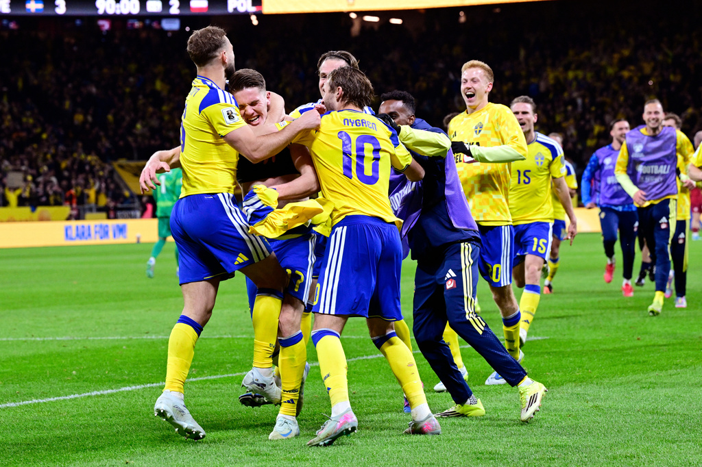 Sweden's Viktor Gyökeres, second from left, celebrates with teammates after scoring during a World Cup qualifying playoff final soccer match between Sweden and Poland in Stockholm, Tuesday, March 31, 2026. (Jonas Ekstromer/TT via AP)
