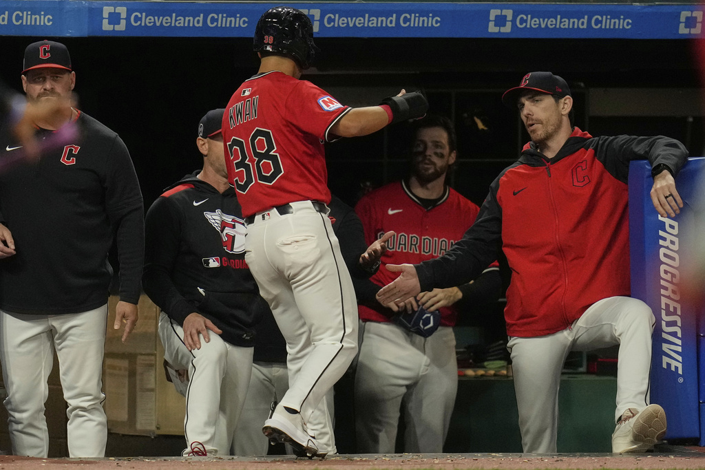 inning of a baseball game in Cleveland, Thursday, Sept. 11, 2025. (AP Photo/Sue Ogrocki)