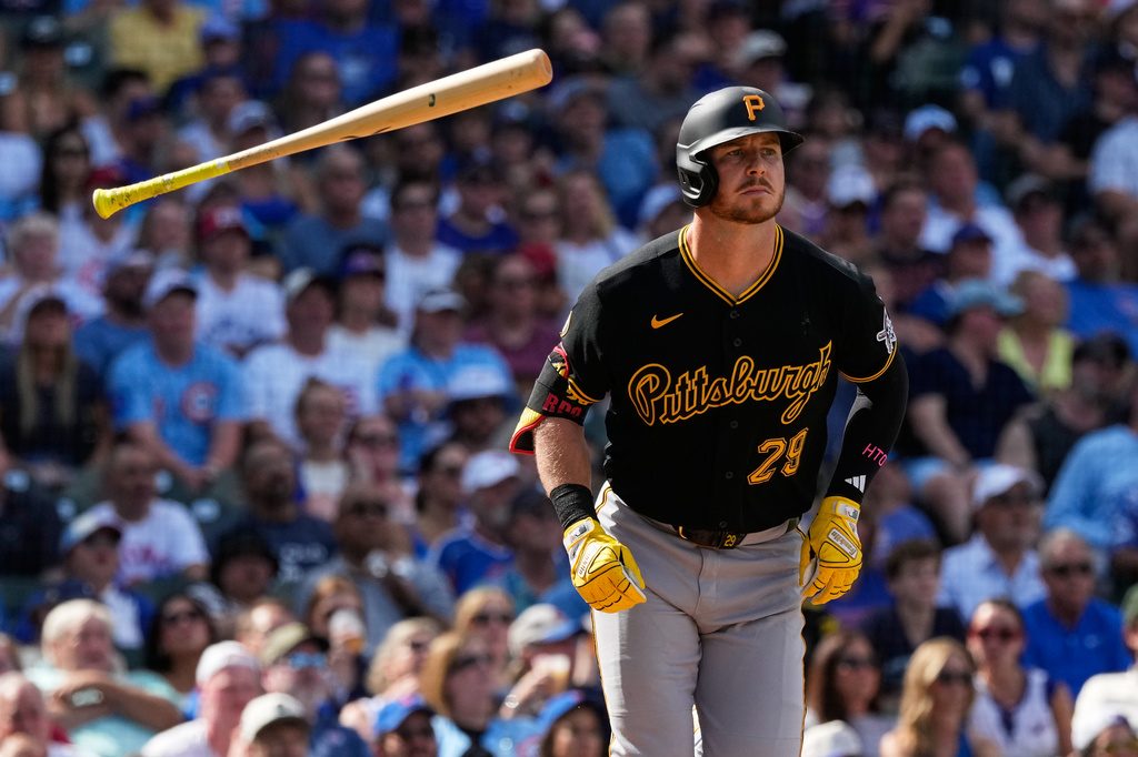 Pittsburgh Pirates' Ryan O'Hearn runs after hitting a three-run home run during the sixth inning of a baseball game against the Chicago Cubs in Chicago, Saturday, Sept. 12, 2026. (AP Photo/Nam Y. Huh)
