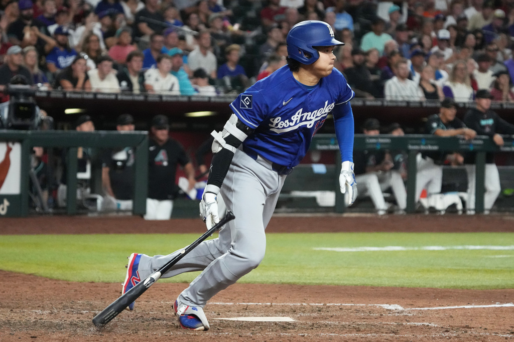 Los Angeles Dodgers' Shohei Ohtani hits an RBI single against the Arizona Diamondbacks in the tenth inning of a baseball game, Saturday, Aug 8, 2026, in Phoenix. (AP Photo/Rick Scuteri)