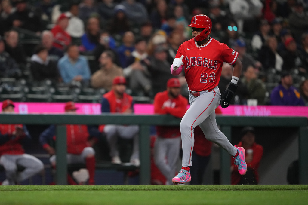 Los Angeles Angels' Denzer Guzman scores on an RBI single by Bryce Teodosio against the Seattle Mariners during the eighth inning of a baseball game, Thursday, Sept. 24, 2026, in Seattle. (AP Photo/Lindsey Wasson)
