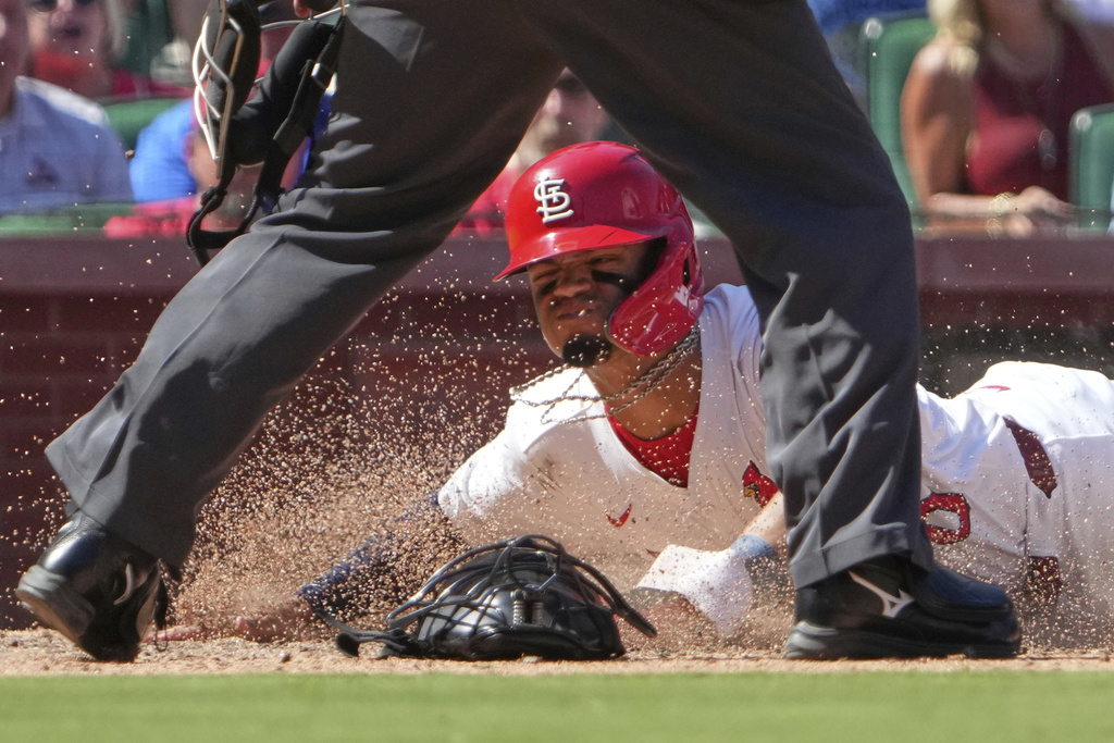 St. Louis Cardinals' Masyn Winn scores during the seventh inning of a baseball game against the Pittsburgh Pirates Thursday, Aug. 28, 2025, in St. Louis. (AP Photo/Jeff Roberson)