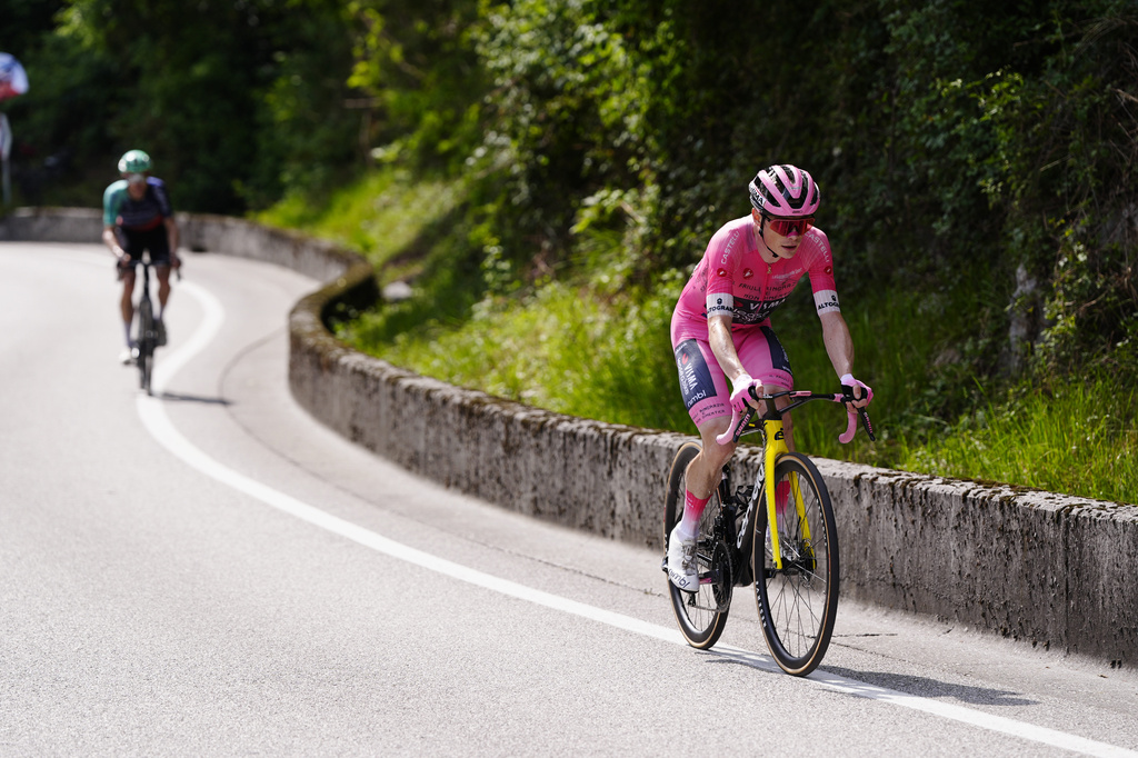 Denmark's Jonas Vingegaard Hansen of Team Visma | Lease A Bike (Pink jersey) during the 20th stage of the Giro d'Italia cycling race from Gemona del Friuli to Piancavallo, Italy, Saturday May 30, 2026. (Fabio Ferrari/LaPresse via AP)