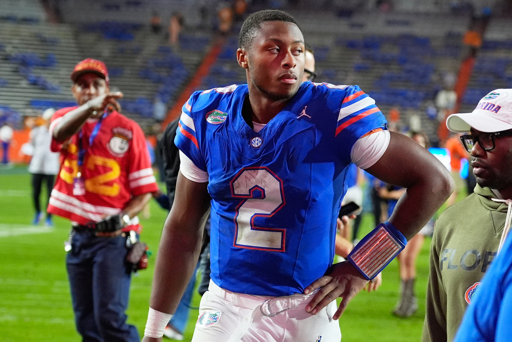 Florida quarterback DJ Lagway (2) leave the field after losing to Tennessee in an NCAA college football game, Saturday, Nov. 22, 2025, in Gainesville, Fla. (AP Photo/John Raoux)
