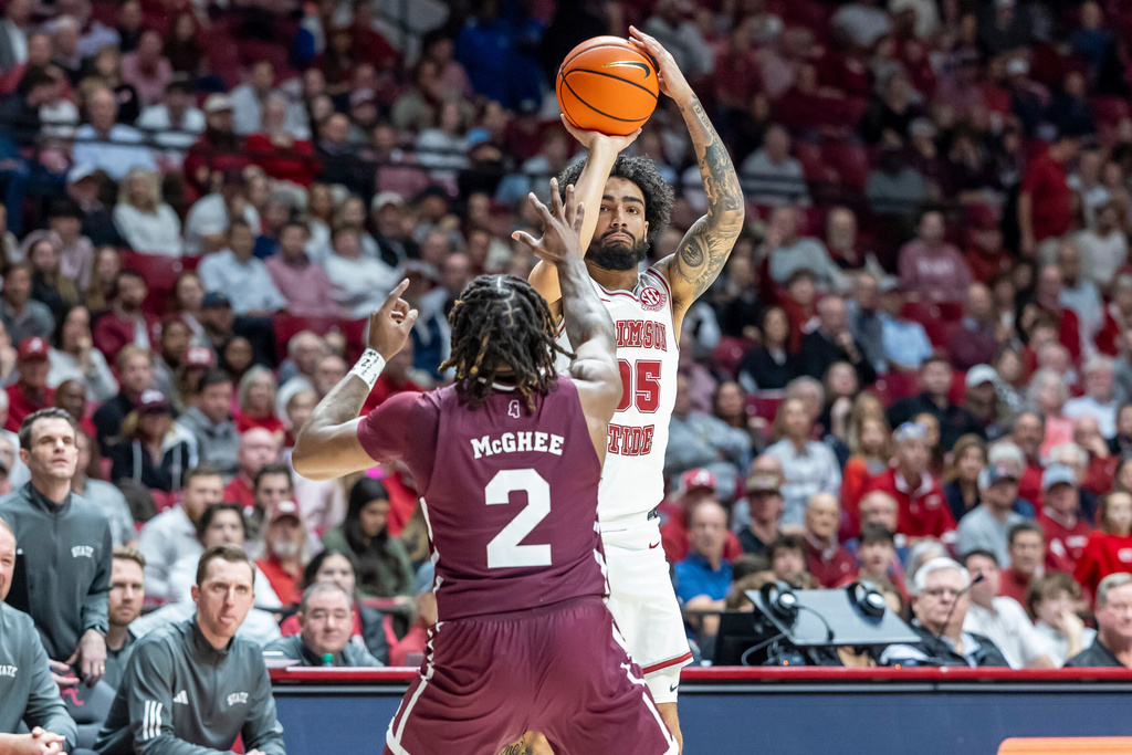 Alabama guard Houston Mallette shoots a 3-point shot over Mississippi State guard Ja'Borri McGhee (2) during the first half of an NCAA college basketball game, Wednesday, Feb. 25, 2026, in Tuscaloosa, Ala. (AP Photo/Vasha Hunt)