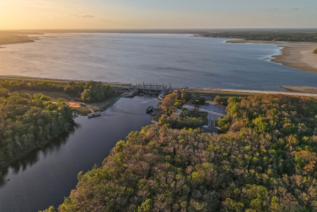 The Kirkpatrick Dam, Rodman Reservoir and spillway are visible on Wednesday, March 4, 2026, in Palatka, Fla. (AP Photo/Daniel Kozin)