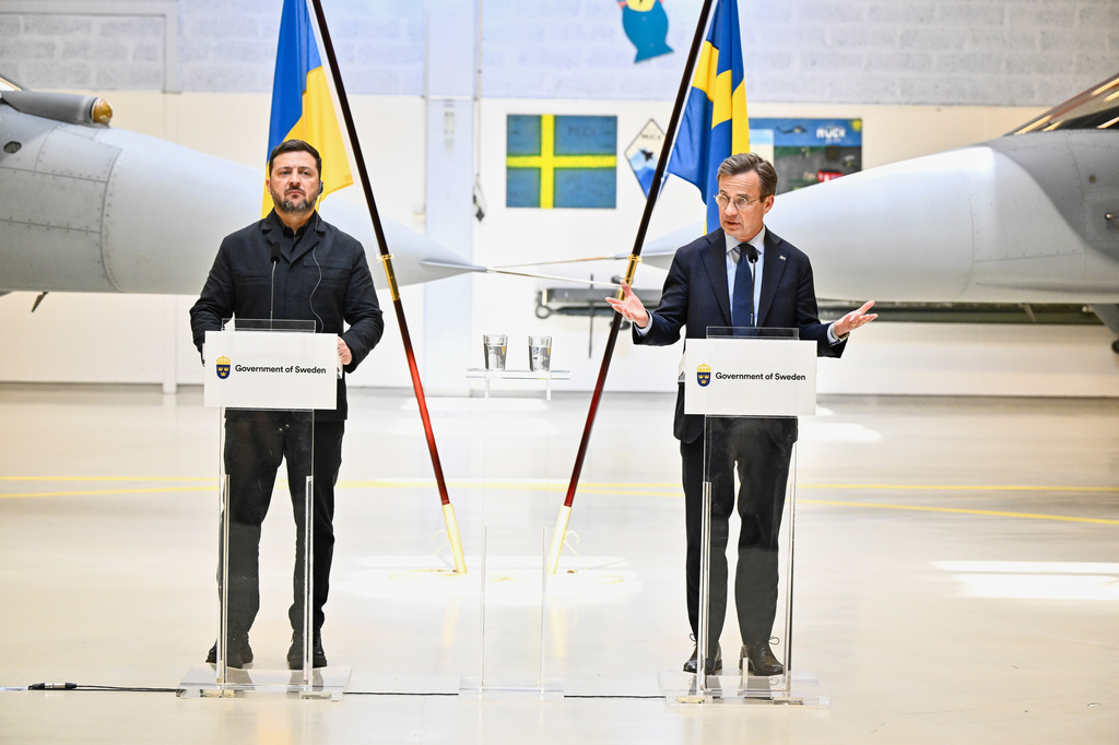 Sweden's Prime Minister Ulf Kristersson, right, and Ukraine's President Volodymyr Zelenskyy give a joint news conference at the F16 air flotilla in Uppsala, Sweden, Thursday, May 28, 2026. (Christine Olsson/TT News Agency via AP)