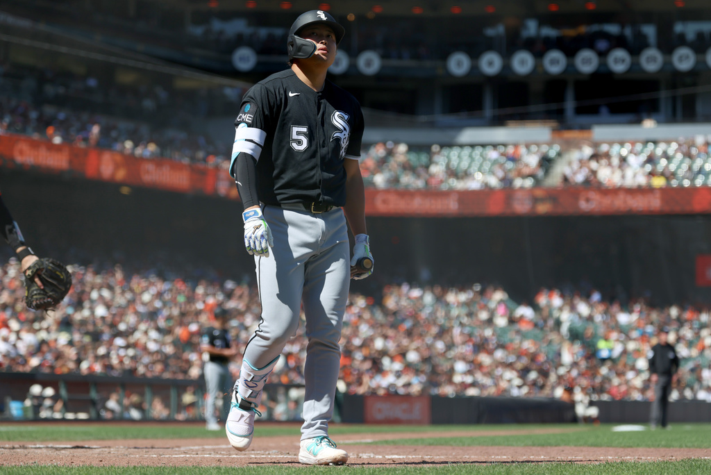 Chicago White Sox's Munetaka Murakami (5) walks back to the dugout after striking out during the ninth inning of a baseball game against the San Francisco Giants in San Francisco, Sunday, May 24, 2026. (AP Photo/Jed Jacobsohn)